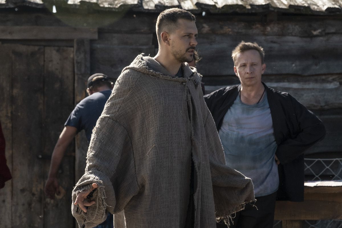 Обложка: кадр из фильма «Холоп»