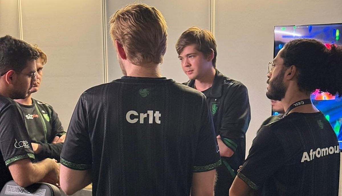 Обложка: Team Falcons