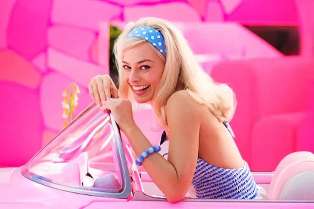 Обложка: кадр из фильма «Барби»