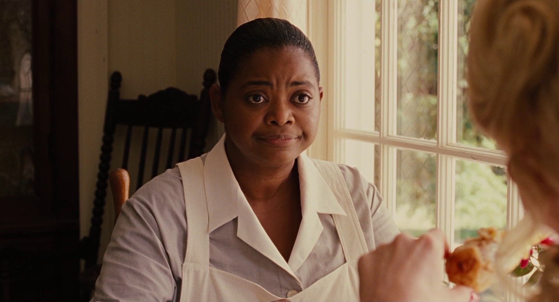 Обложка: кадр фильма «Прислуга» (2011)