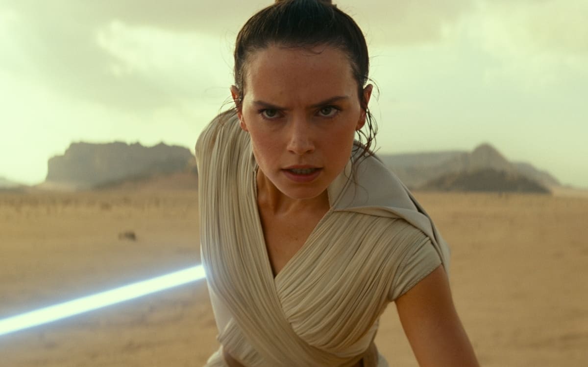 Обложка: кадр из фильма «Звёздные войны: Скайуокер. Восход»