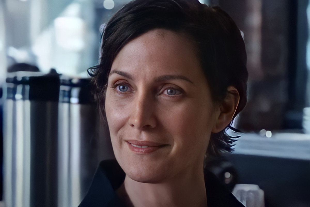 Обложка: Кэрри-Энн Мосс на кадре из фильма «Матрица: Воскрешение»