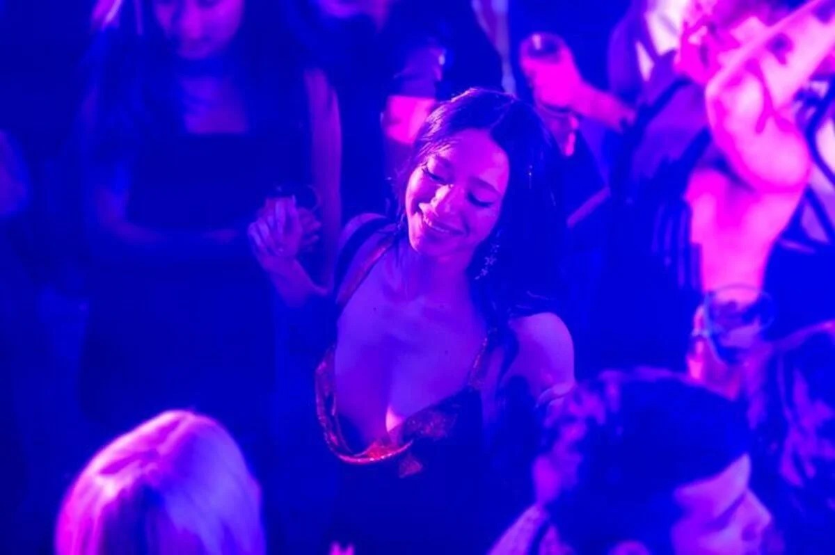 Обложка: кадр из фильма «Анора»