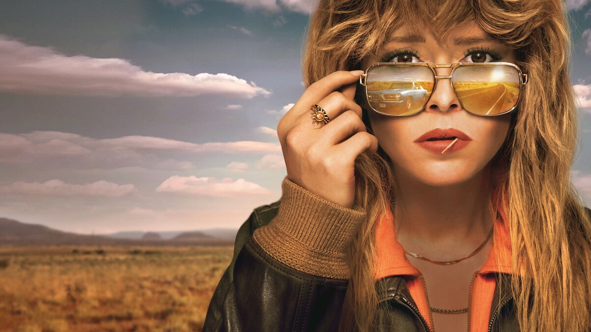 Обложка: постер сериала «Покерфейс»