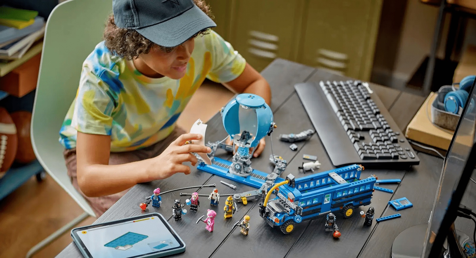 LEGO анонсировала несколько наборов по Fortnite - изображение обложка