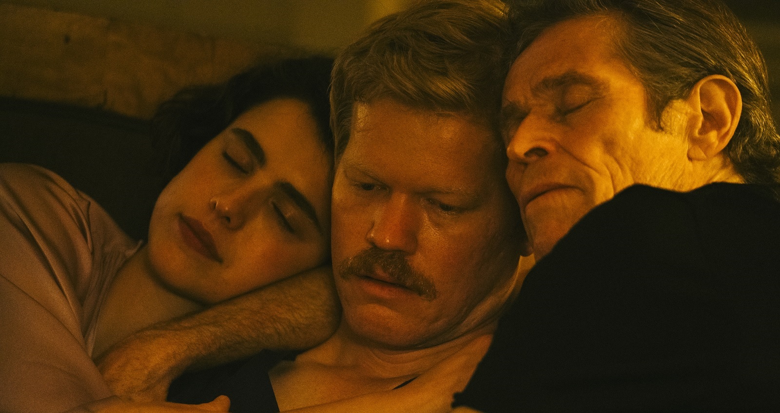 Обложка: кадр из фильма «Виды доброты»