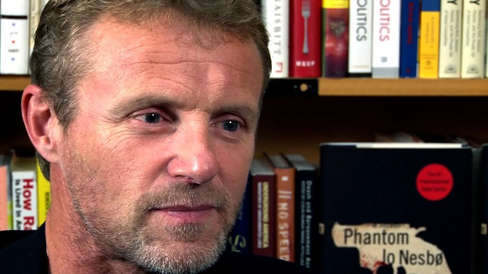 Обложка: скриншот из Jo Nesbø Interview