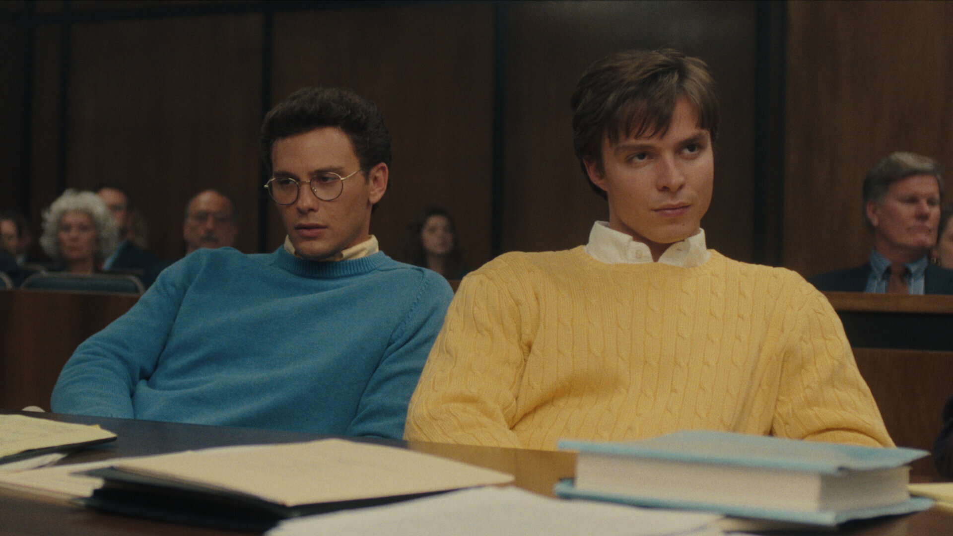 Обложка: "Монстры: История братьев Менендес"