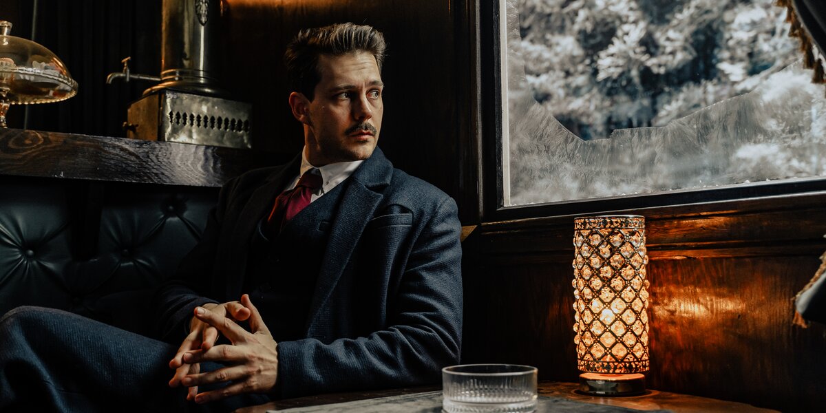 Обложка: кадр из фильма «Красный шёлк»