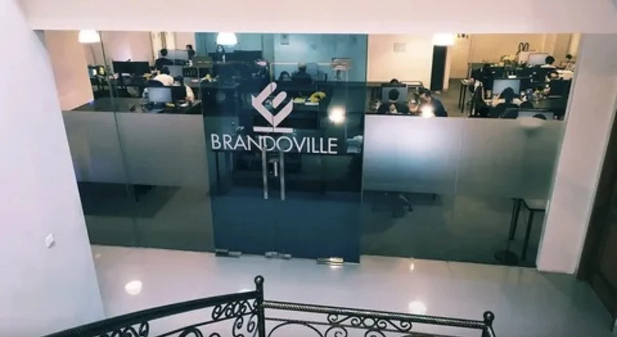 Обложка: Brandoville Studios