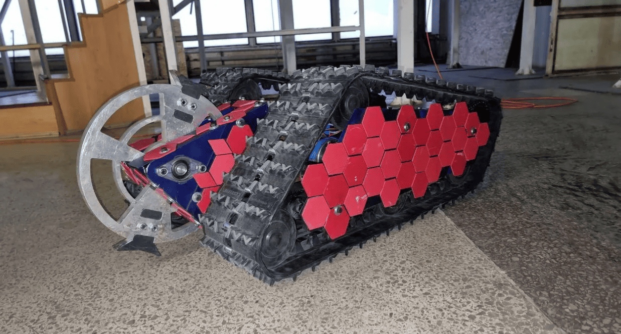 Команда Istok.Robotics из Фрязино представила гусеничного робота-бульдозера - изображение обложка
