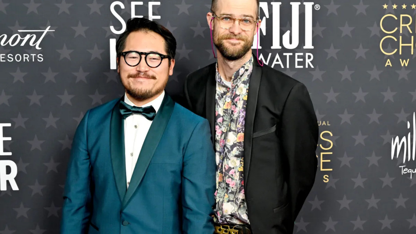 Обложка: Дэн Кван и Дэниэл Шайнерт, Getty Images for FIJI Water