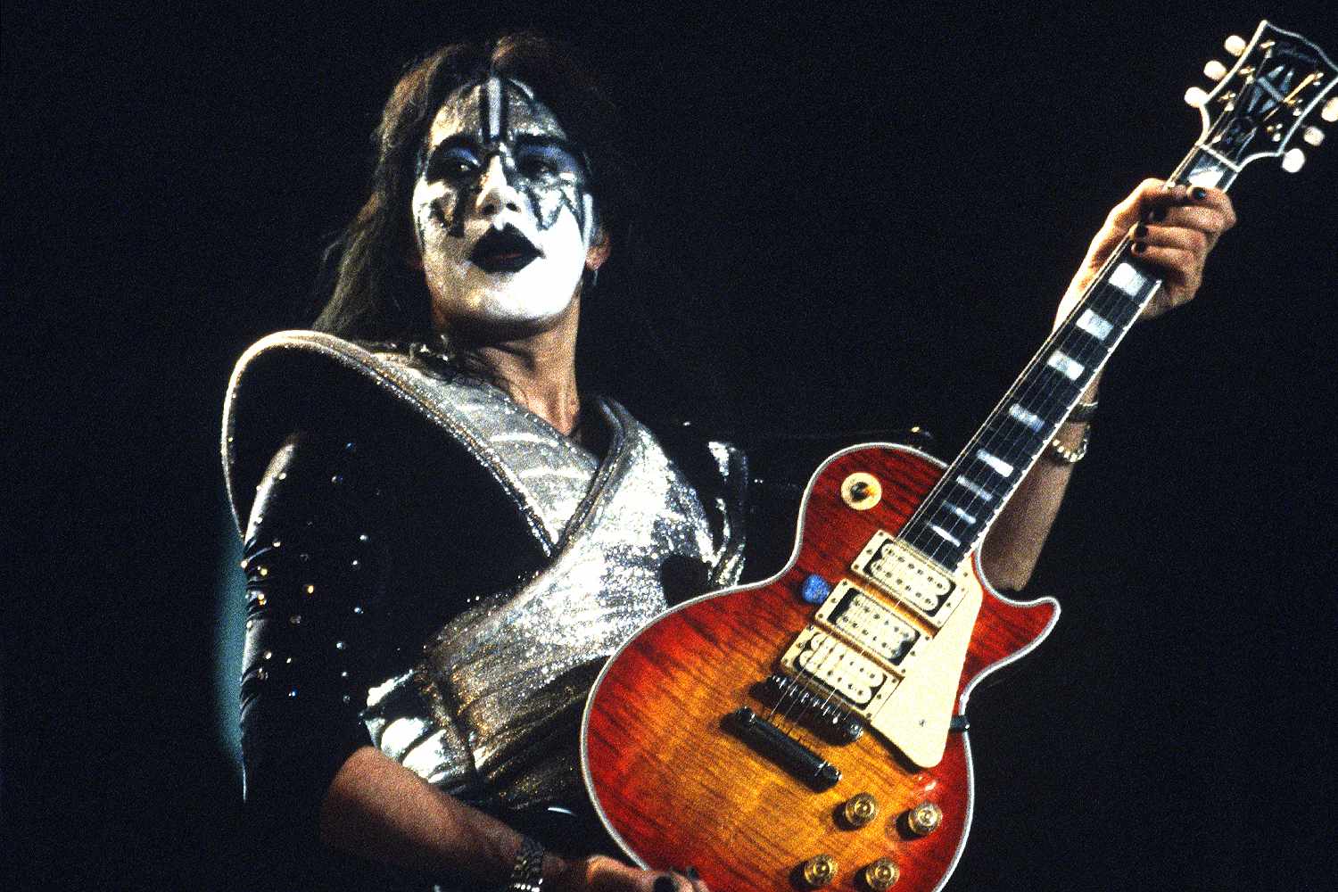 Умер Эйс Фрейли — гитарист рок-группы Kiss