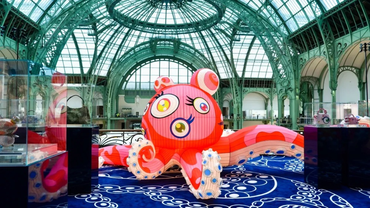 Louis Vuitton и Такаши Мураками представили новую коллекцию сумок Artycapucines на Art Basel