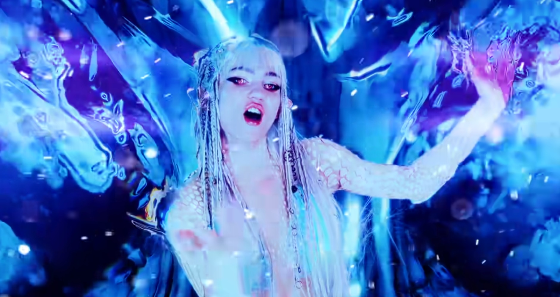 Обложка: кадр из клипа Grimes - Shinigami Eyes