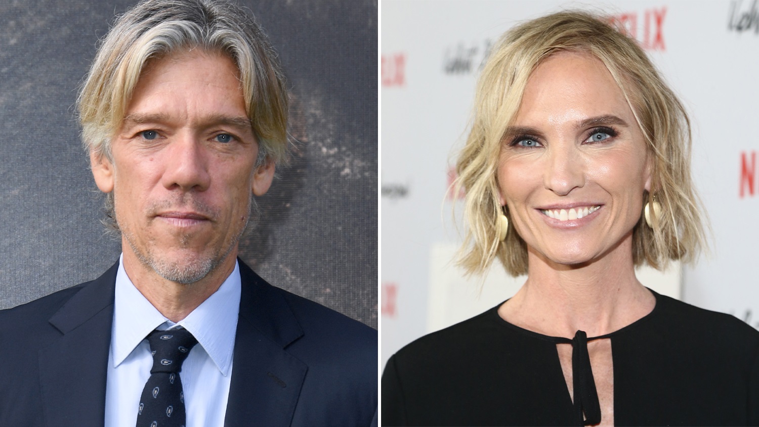 Кең жамбаспен өкшелі секс