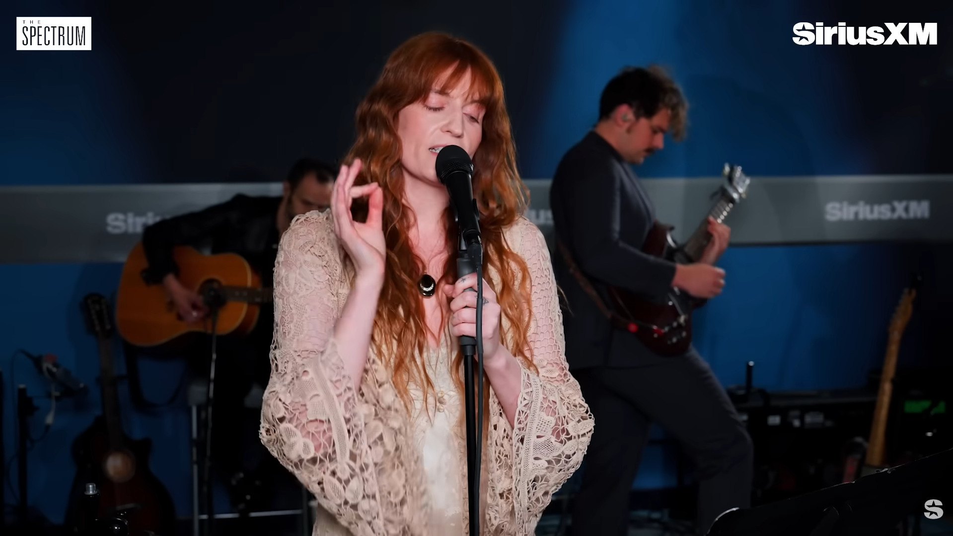 Обложка: кадр из видео Florence + The Machine — Which Witch / Abracadabra