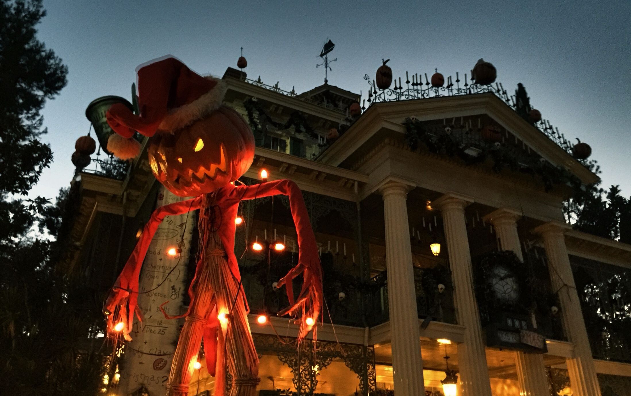 Обложка: фото с сайта Disneyland