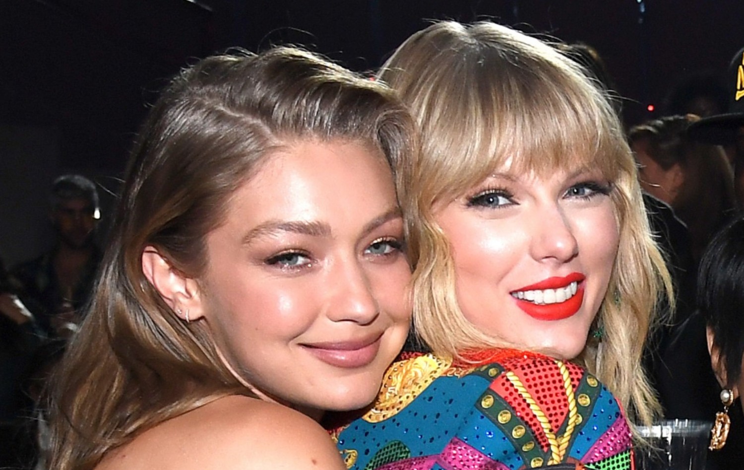 Обложка: Тейлор Свифт и Джиджи Хадид / Источник: Getty Images