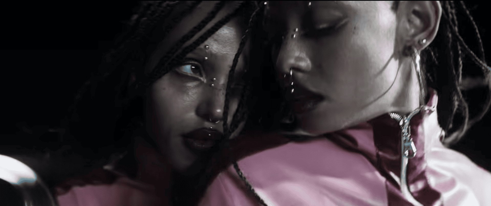 FKA twigs сражается со своим двойником в клипе на новый трек Predictable Girl - изображение 1