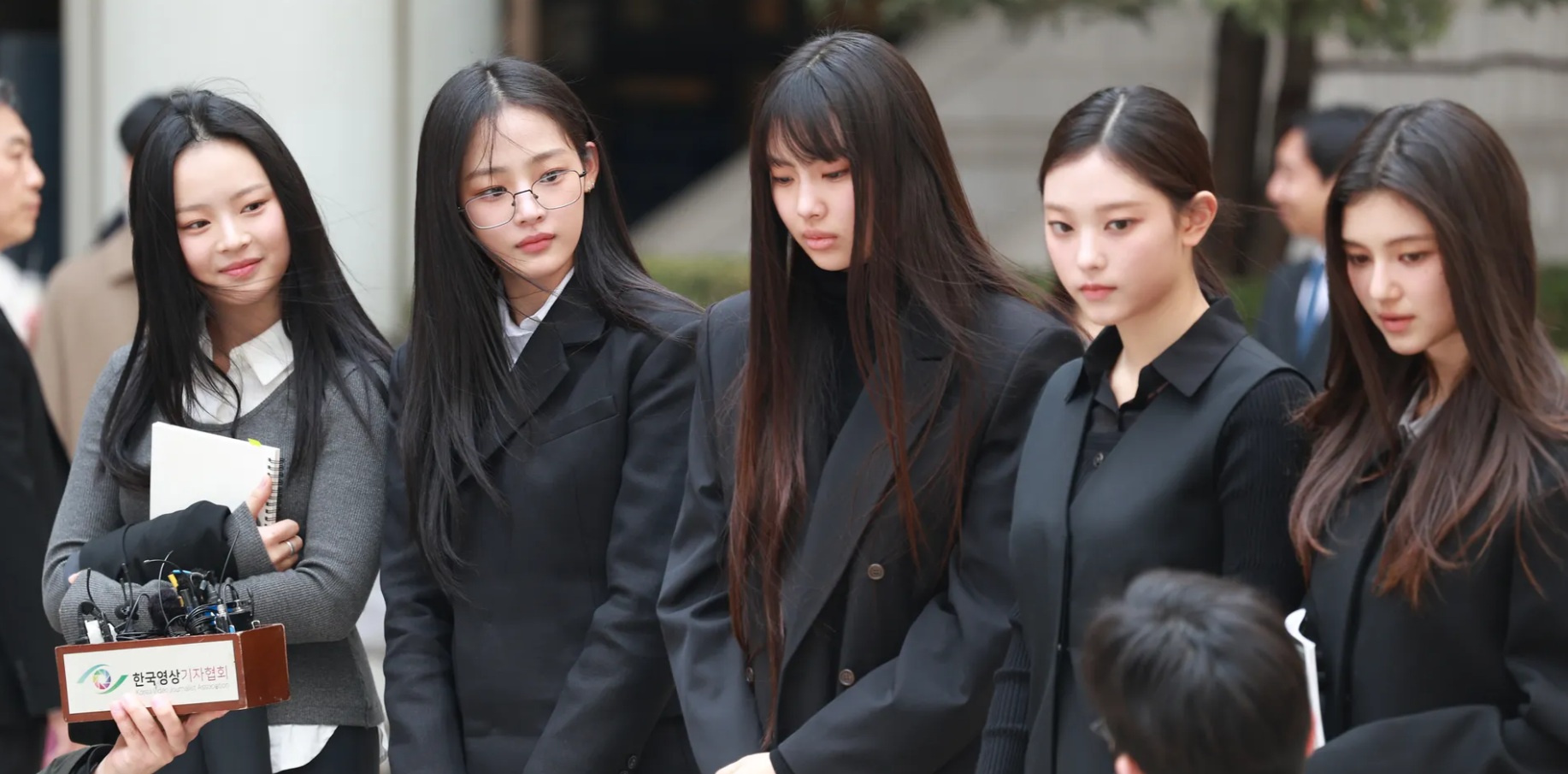 Обложка: кей-поп группа NewJeans. Источник: The Chosunilbo JNS/Imazins via Getty Images