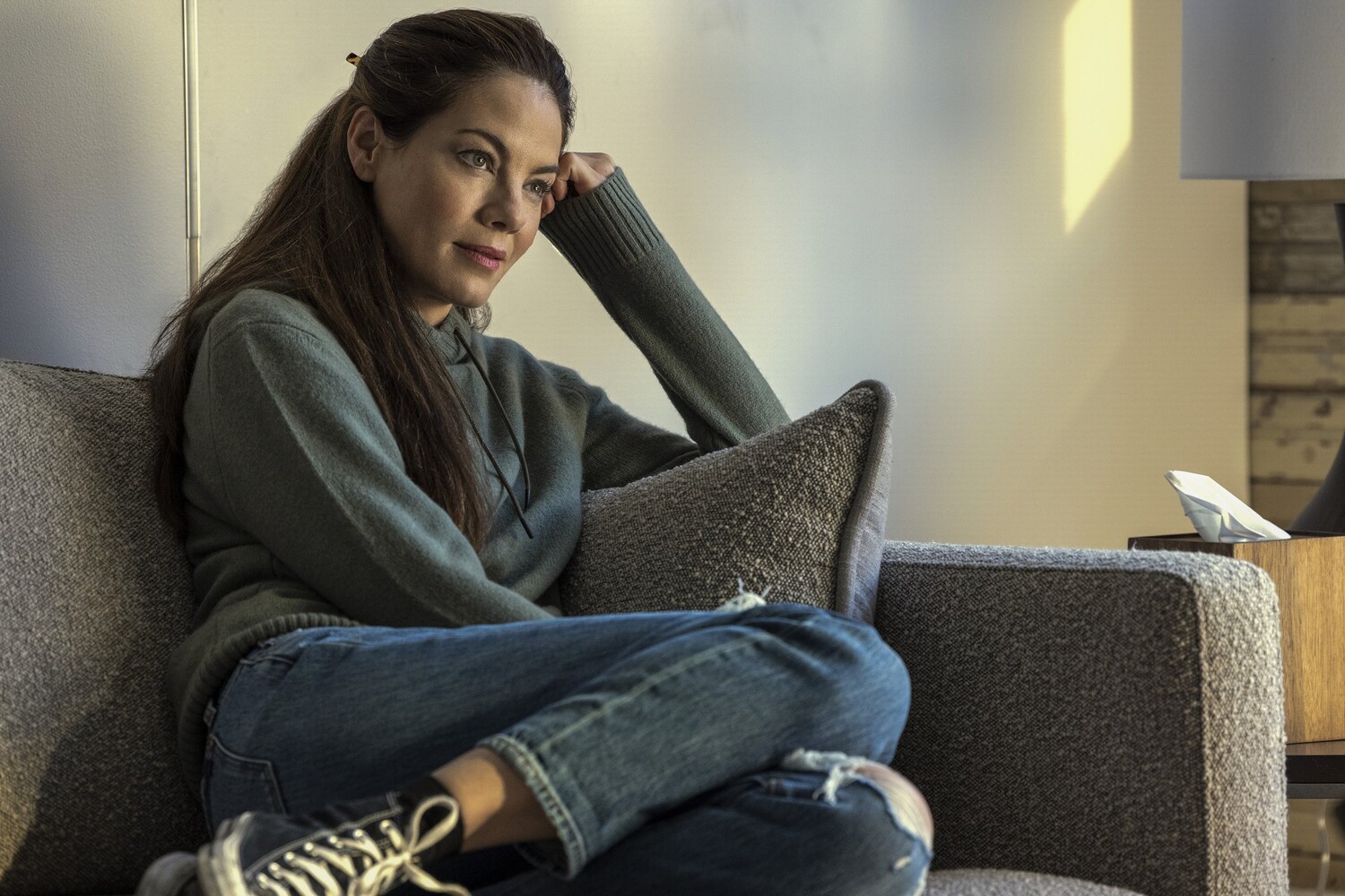 Обложка: кадр из сериала «Отголоски эха». Источник: Netflix