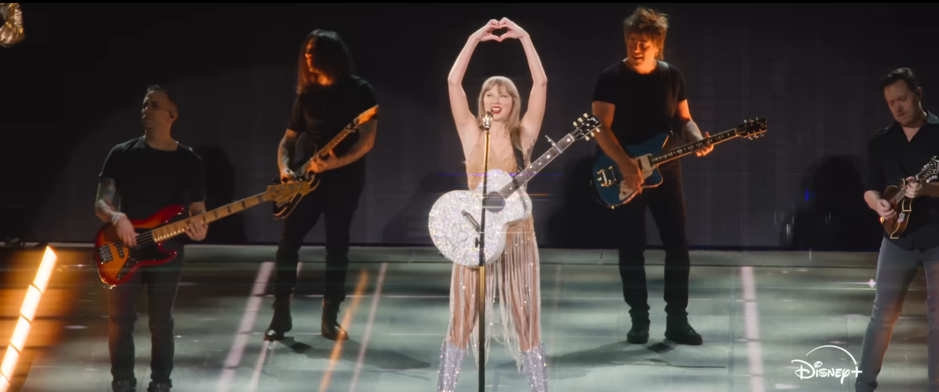 Обложка: Тейлор Свифт. Источник: Disney+