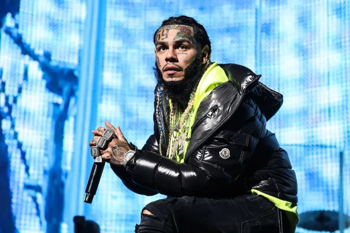 Обложка: 6ix9ine. Источник: John Parra/Getty Images