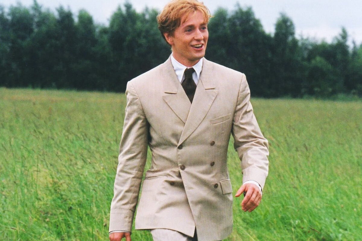 Обложка: кадр из сериала «Есенин». Источник: Про-Синема продакшн