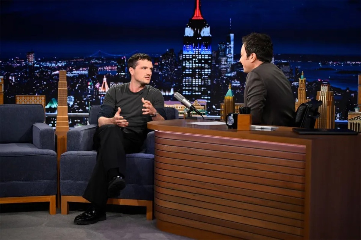 Обложка: Джош Хатчерсон и Джимми Фэллон. Источник: Todd Owyoung/NBC