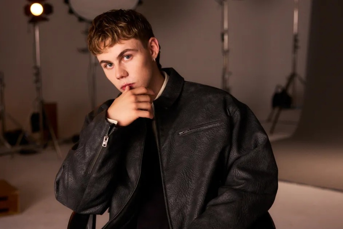 Обложка: Kid Laroi. Источник: Adam Kargenian