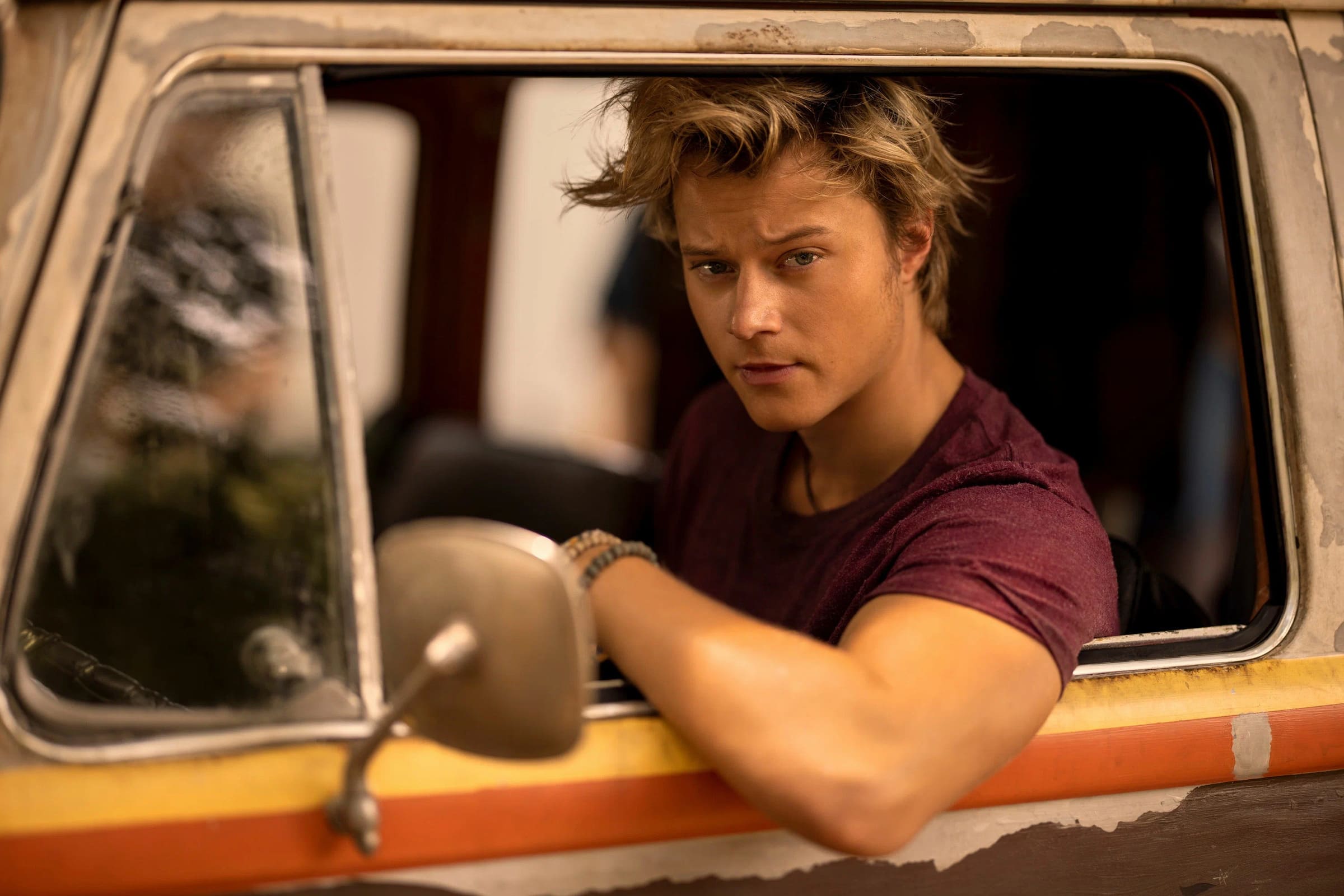 Обложка: кадр из сериала «Внешние отмели». Источник: Netflix