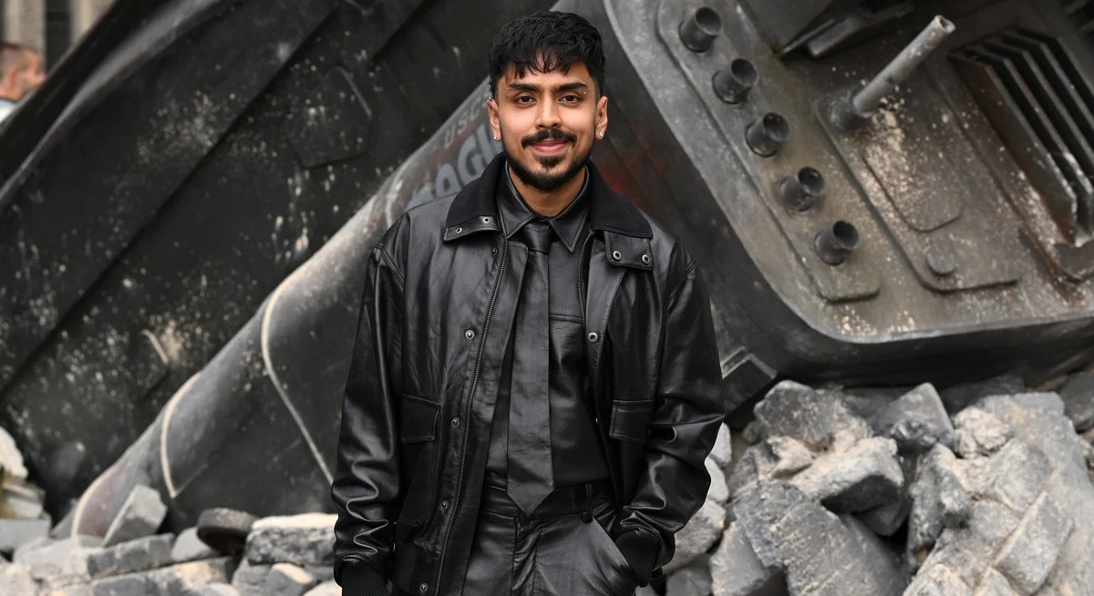 Обложка: Адарш Гурав на премьере cериала «Чужой: Земля». Источник: gettyimages (Jeff Spicer)