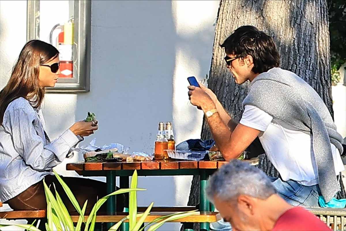 Обложка: Джейкоб Элорди и Кристен Кинле / Фото: Backgrid, DeuxMoi