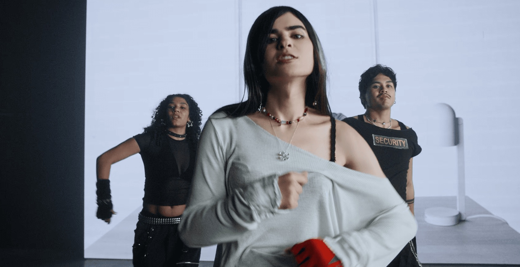 Underscores Rapper Underscores выпустила электропоп-трек «Do It» с ярким визуальным ...