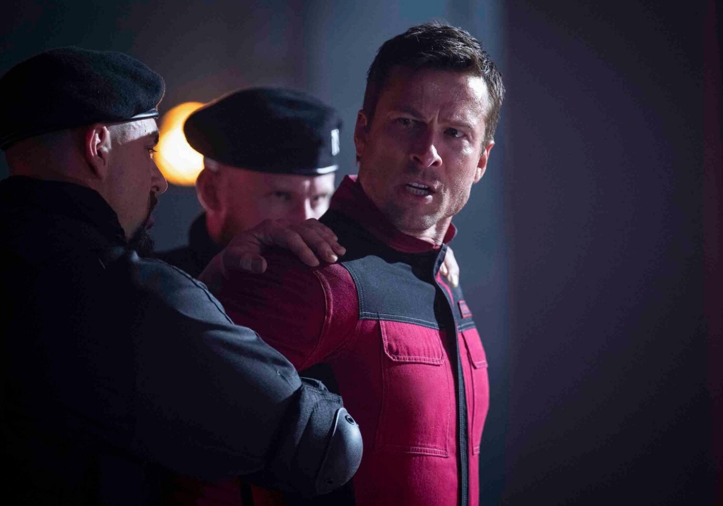 Обложка: кадр из трейлера фильма «Бегущий человек»