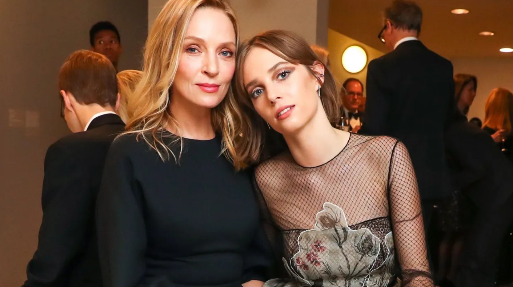 Обложка: Ума Турман и Майя Хоук / Фото: BFA, Vogue