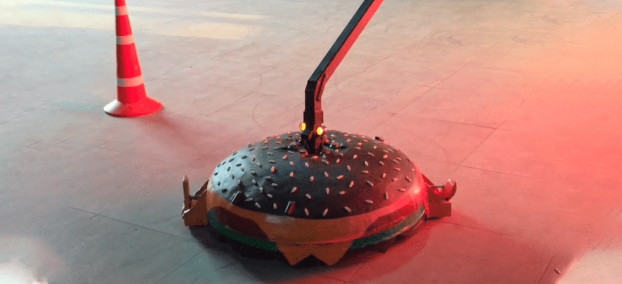 Тверская команда представила круглого робота «Блек Бургер» для «Битвы роботов» - изображение обложка