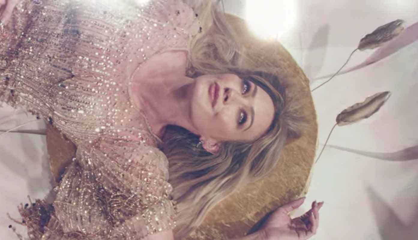 Обложка: Hilary Duff - Mature (Official Video)