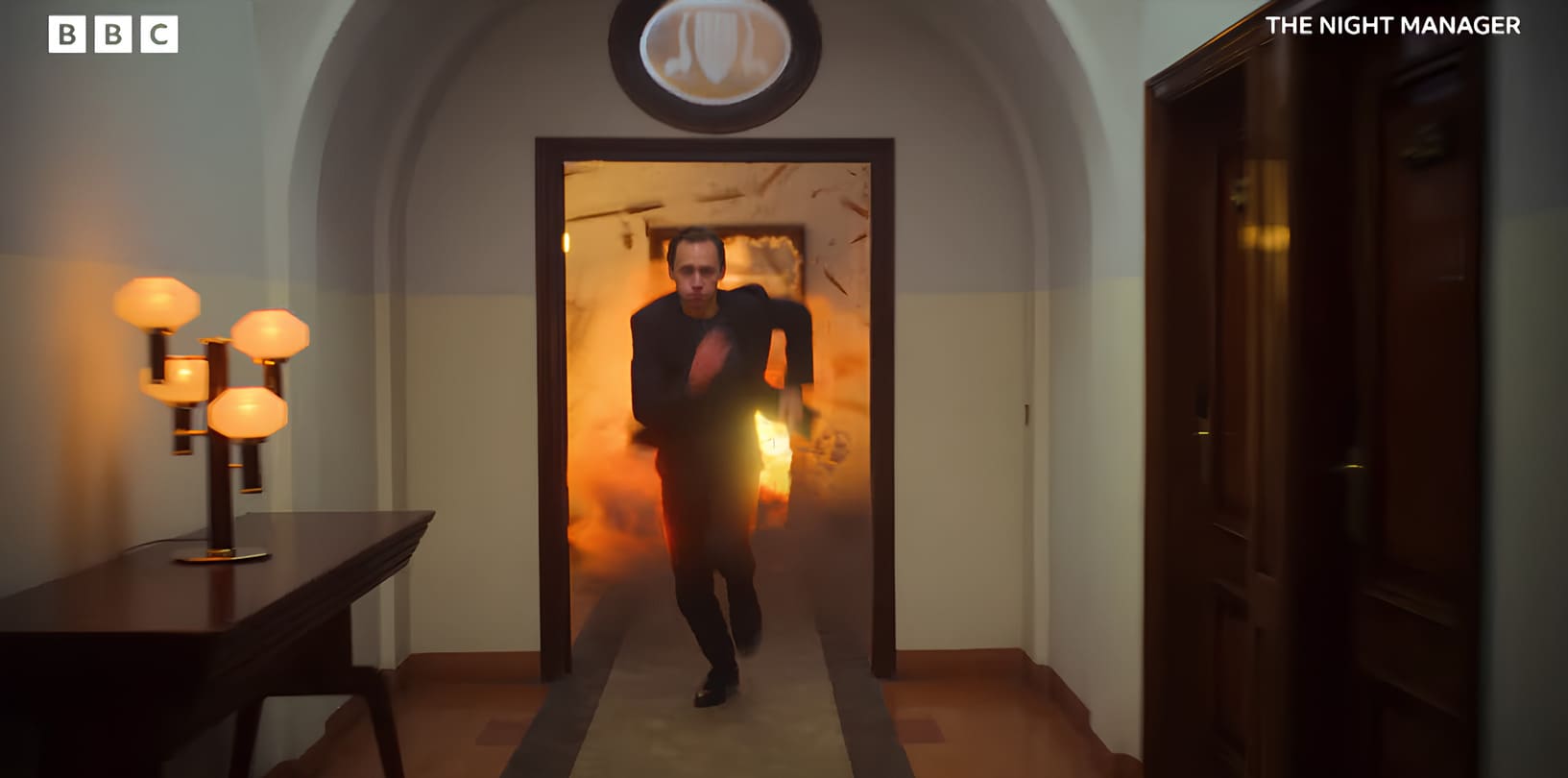 Обложка: кадр из сериала «Ночной администратор»