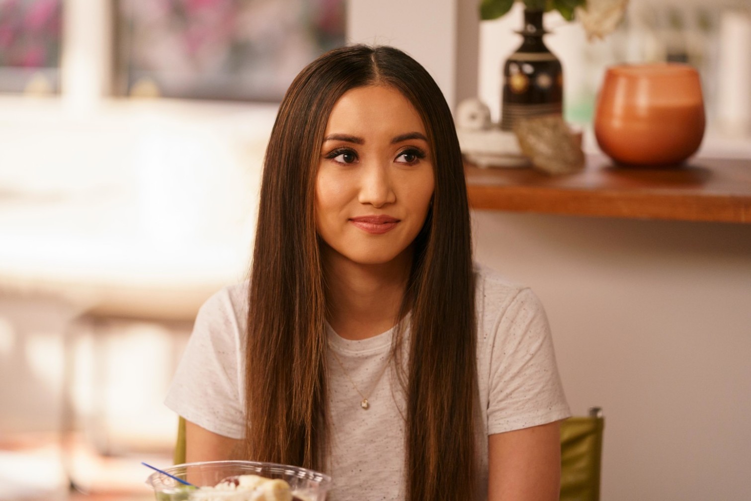 Обложка: кадр из сериала «Куколка». Источник: Hulu