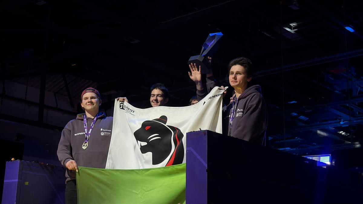 Победителем чемпионата по битве роботов стала команда «Всеядные» из Санкт-Петербурга