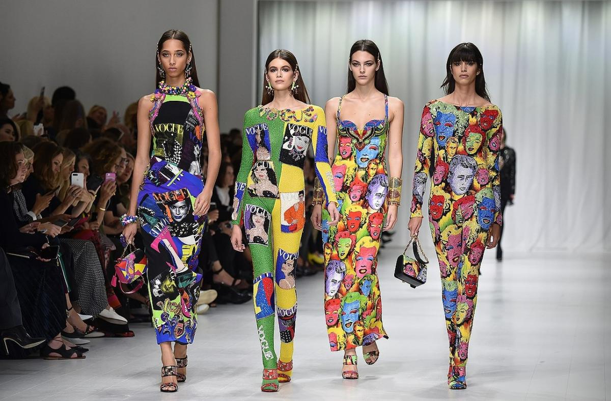 Prada официально завершила покупку Versace — сделка закрыта в день рождения Джанни Версаче