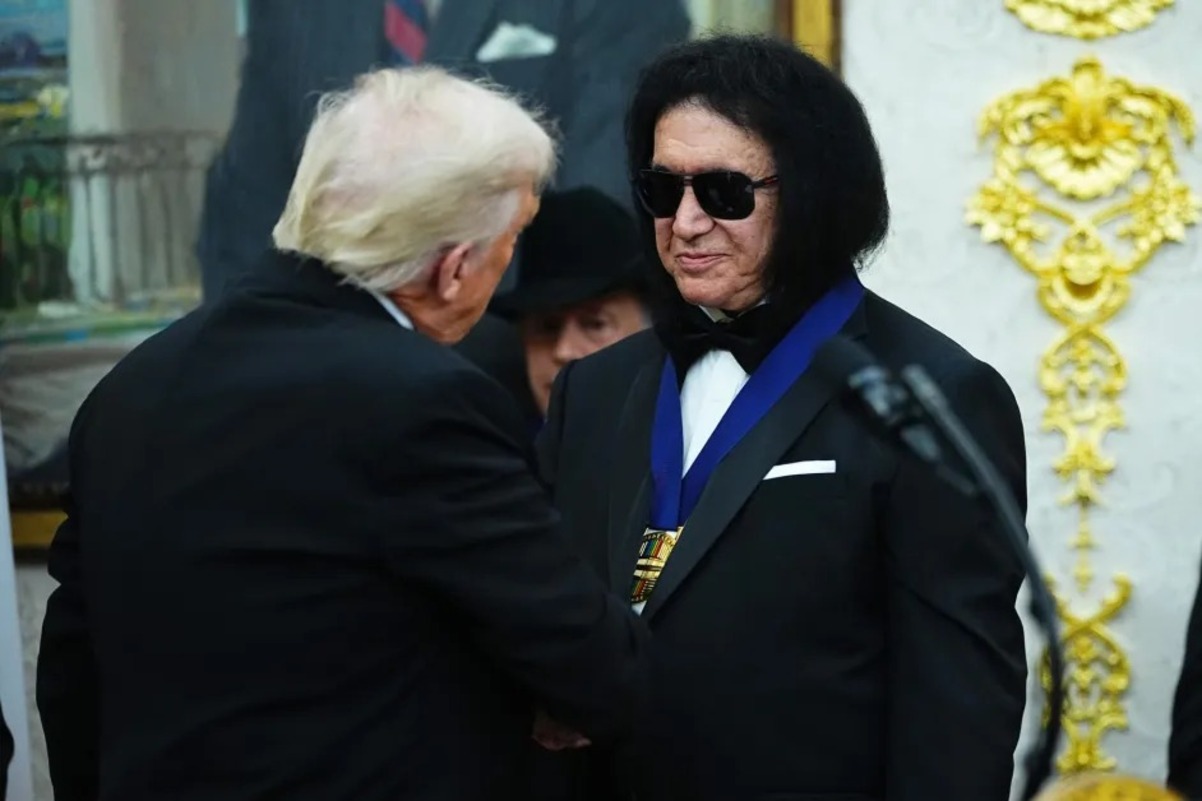 Трамп вручил медали лауреатам Центра Кеннеди — среди них Сталлоне, KISS и Глория Гейнор