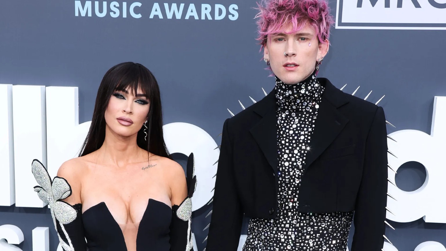 Обложка: Меган Фокс и Machine Gun Kelly