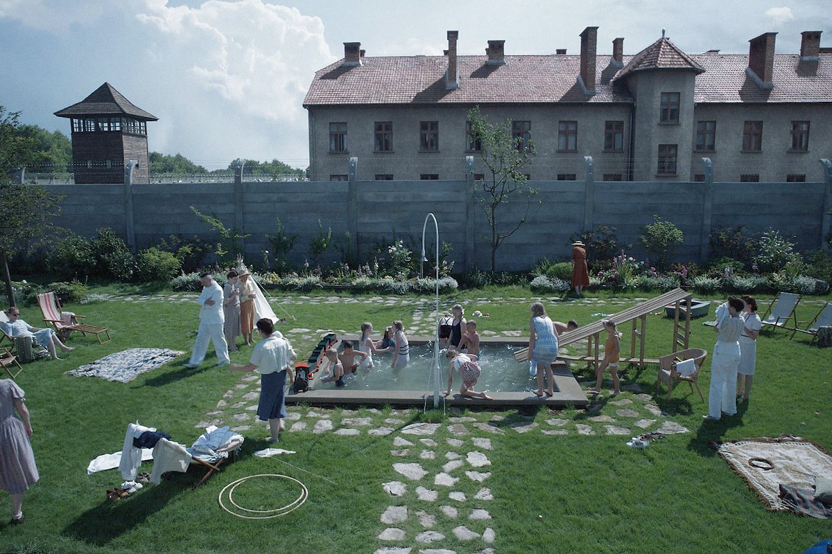 Обложка: кадр из фильма «Зона интересов»