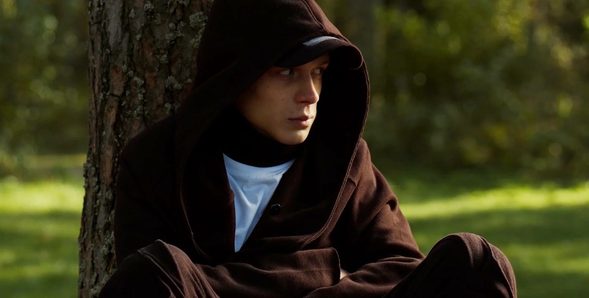 Обложка: кадр из сериала «Новенький»