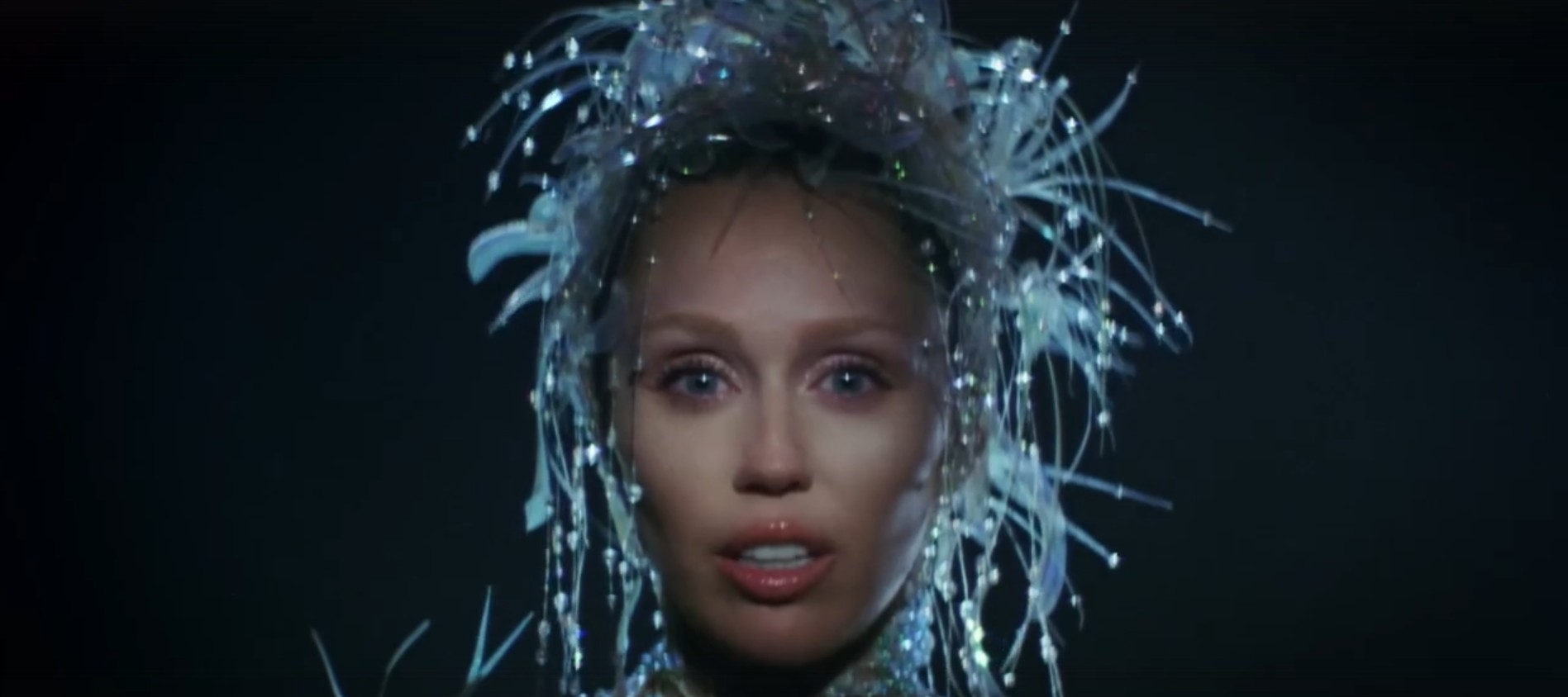 Обложка: Miley Cyrus - Prelude