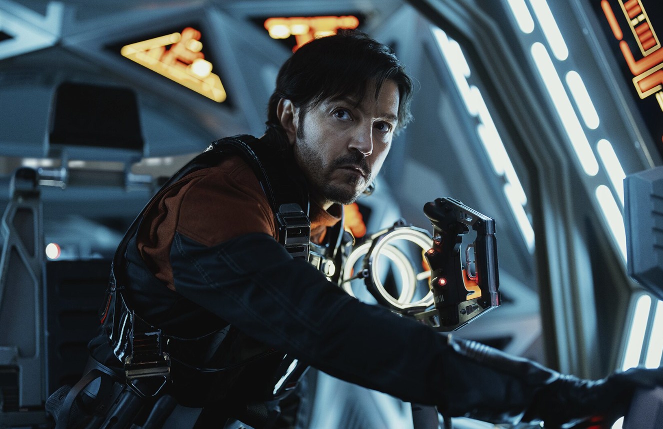 Обложка: "Андор"