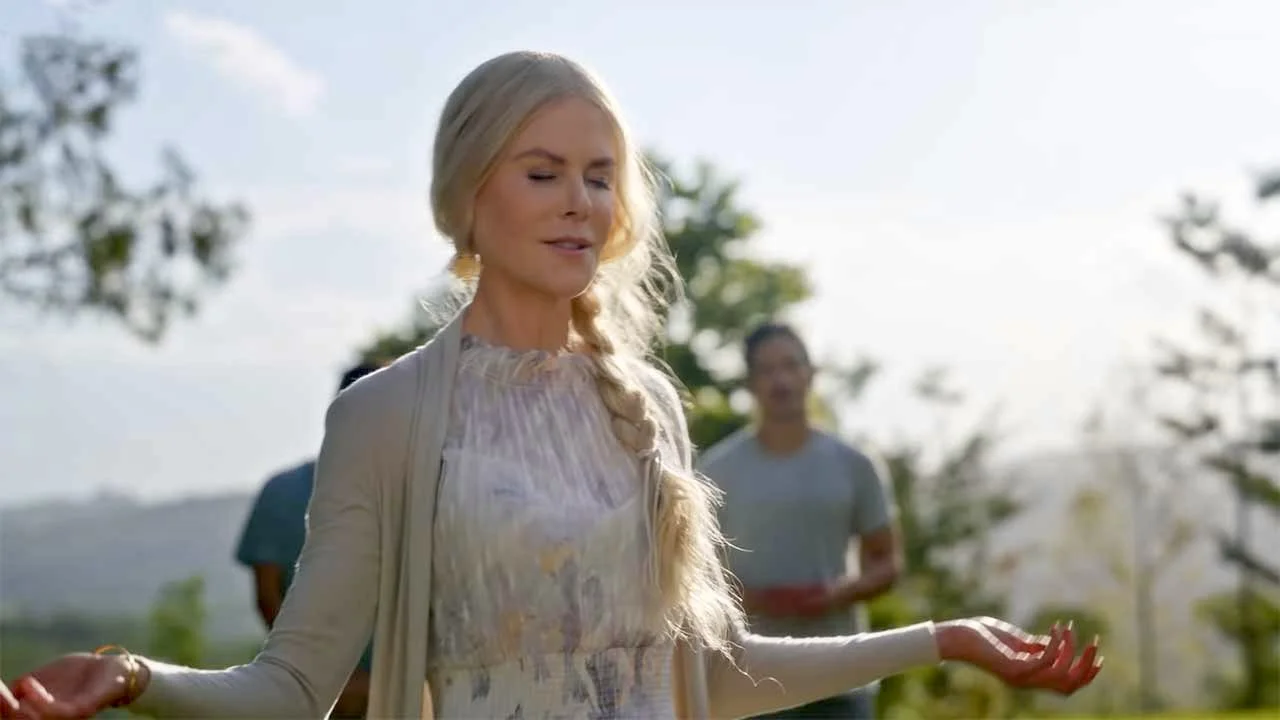 Обложка: кадр из сериала «Девять совсем незнакомых людей»
